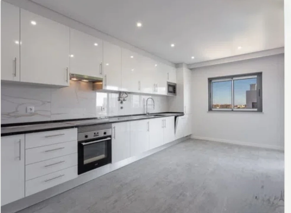 Apartamento T3 para Venda em Quelfes Foto 5