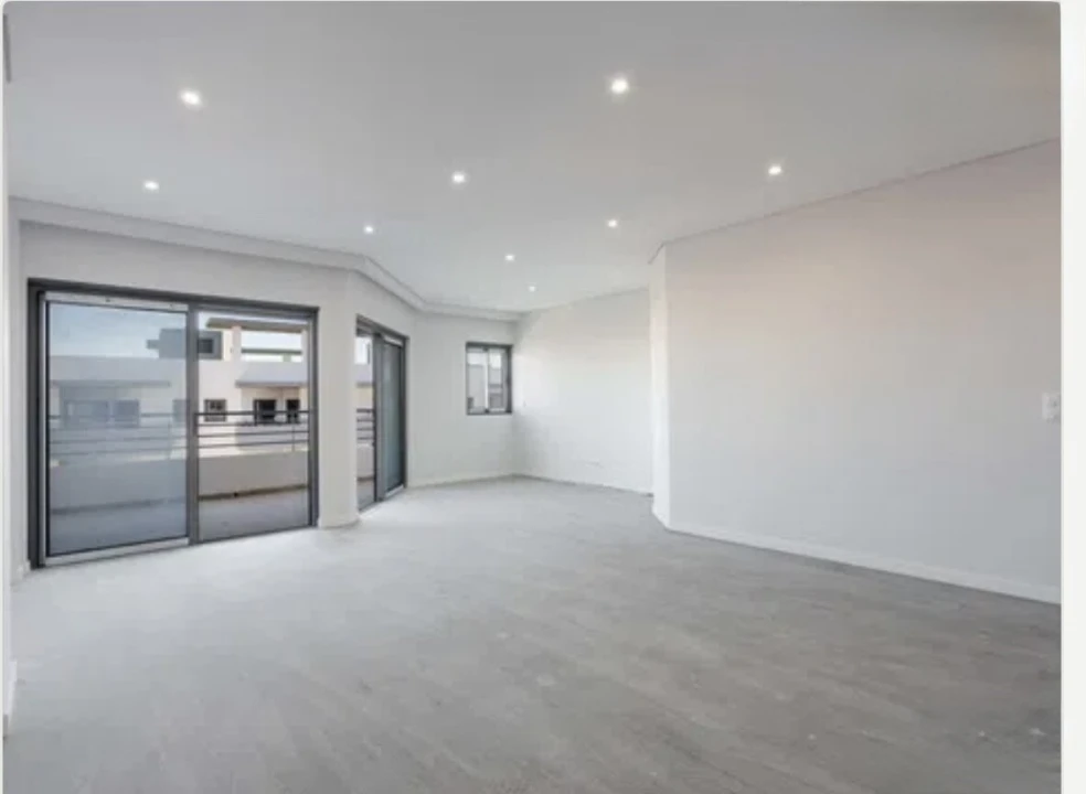 Apartamento T3 para Venda em Quelfes Foto 6