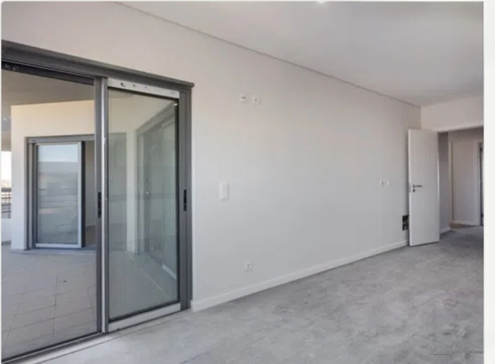 Apartamento T3 para Venda em Quelfes Foto 8