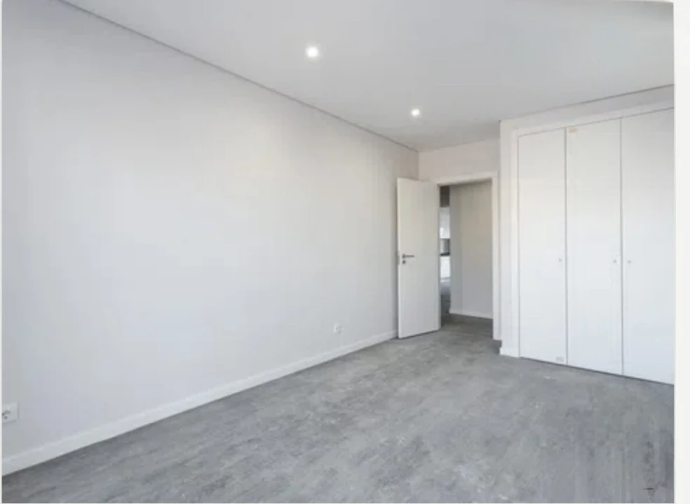 Apartamento T3 para Venda em Quelfes Foto 9