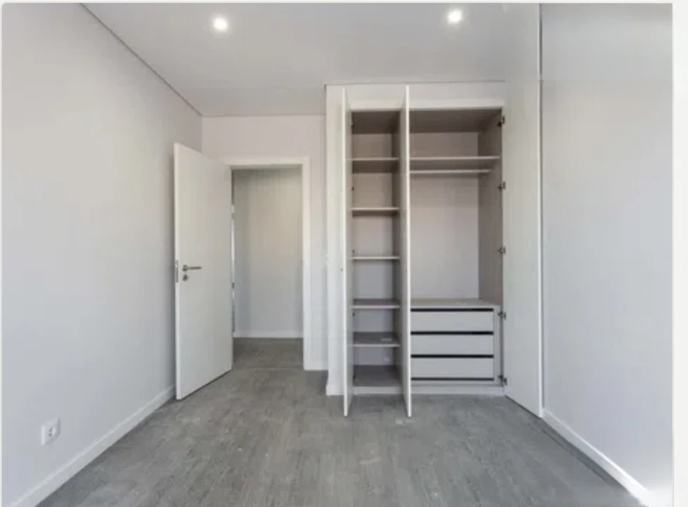 Apartamento T3 para Venda em Quelfes Foto 10