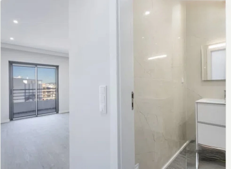 Apartamento T3 para Venda em Quelfes Foto 11