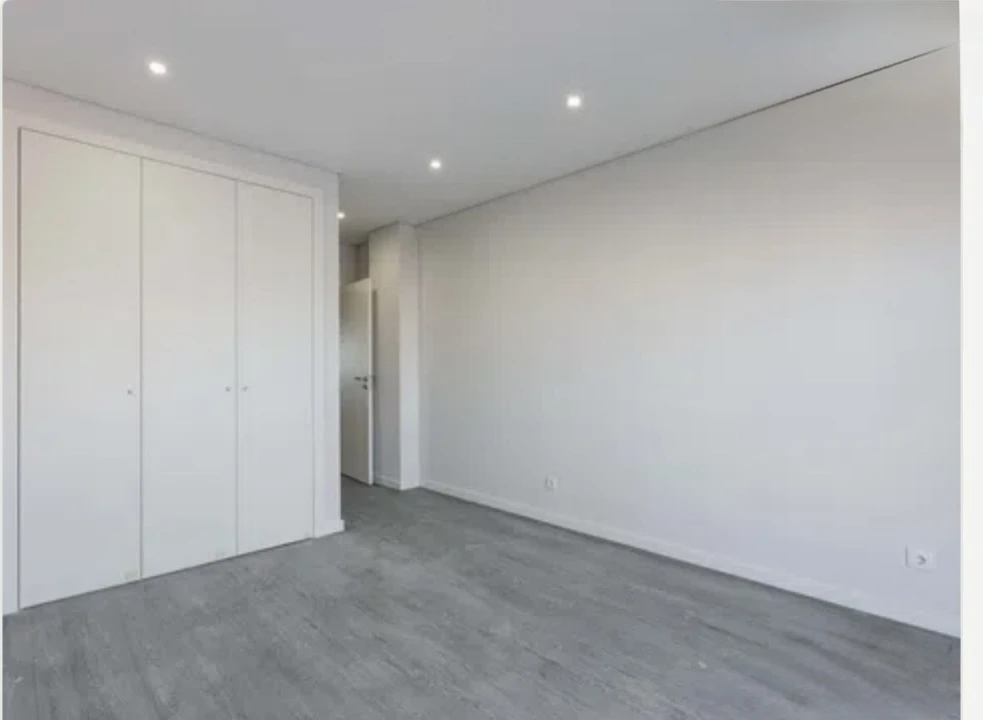 Apartamento T3 para Venda em Quelfes Foto 15