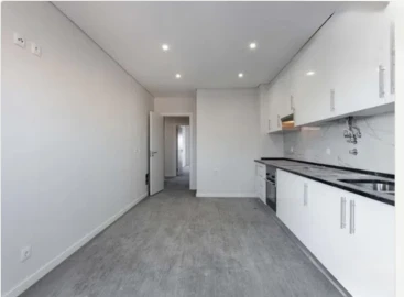 Apartamento T3 para Venda em Quelfes