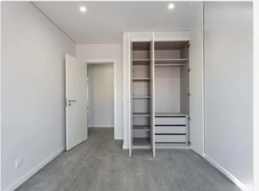 Apartamento T3 para Venda em Quelfes