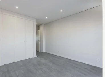 Apartamento T3 para Venda em Quelfes