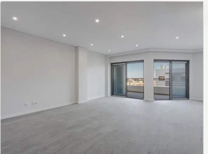Apartamento T3 para Venda em Quelfes Foto 3