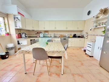 Moradia T4 para Venda em Santa Maria, São Pedro e Matacães