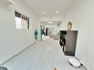Moradia T4 para Venda em Santa Maria, São Pedro e Matacães
