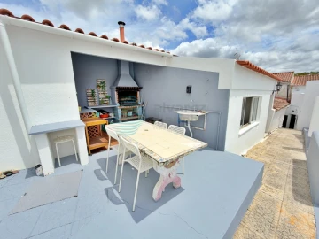 Moradia T4 para Venda em Santa Maria, São Pedro e Matacães