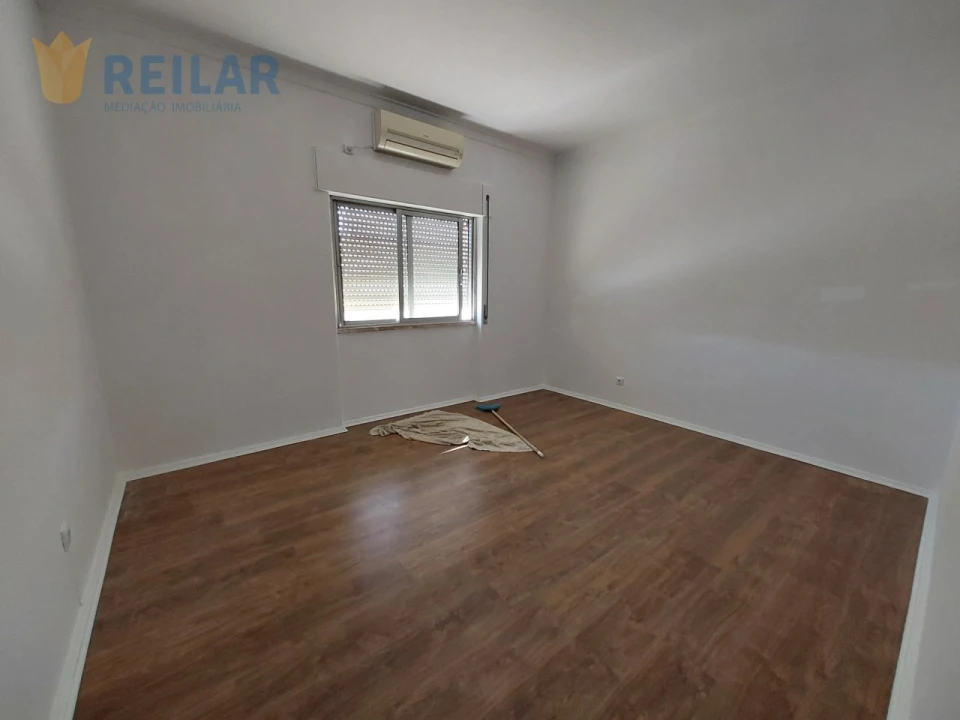 Apartamento T3 para Arrendamento em Santa Iria de Azoia, São João da Talha e Bobadela Foto 9