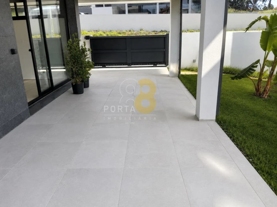 Moradia T4 para Venda em Madalena Foto 4
