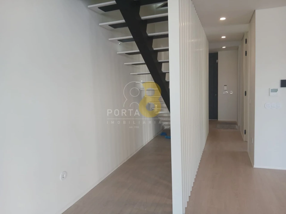 Moradia T4 para Venda em Madalena Foto 7