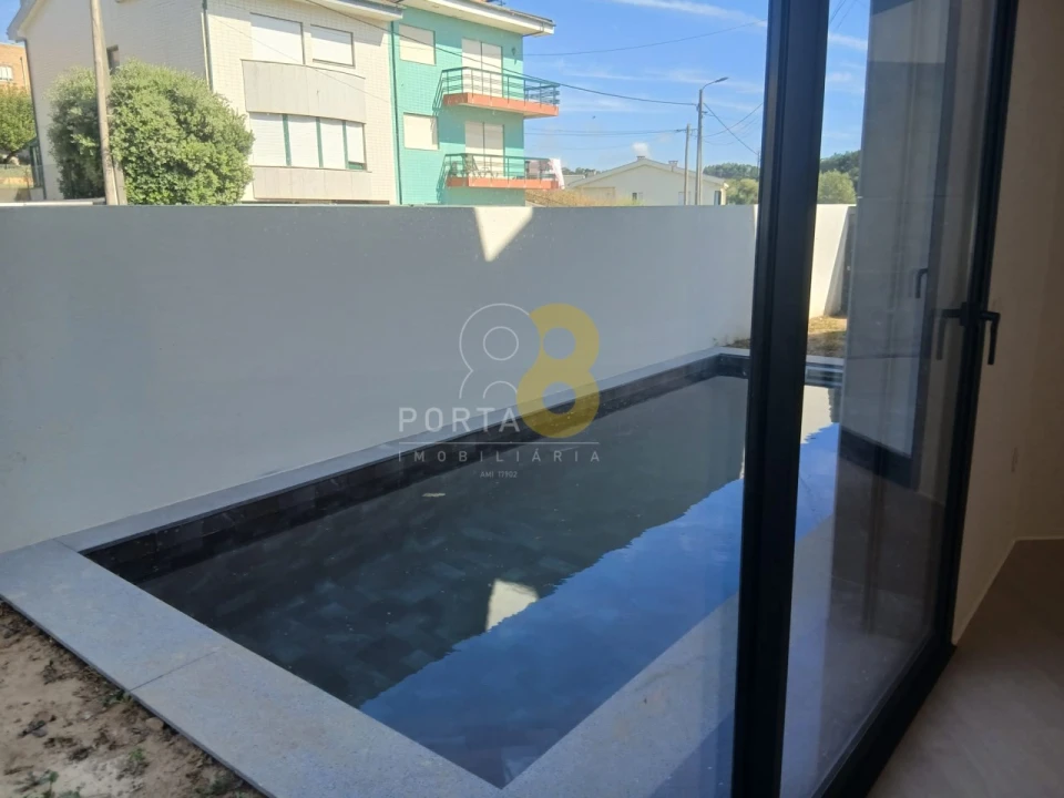 Moradia T4 para Venda em Madalena Foto 11