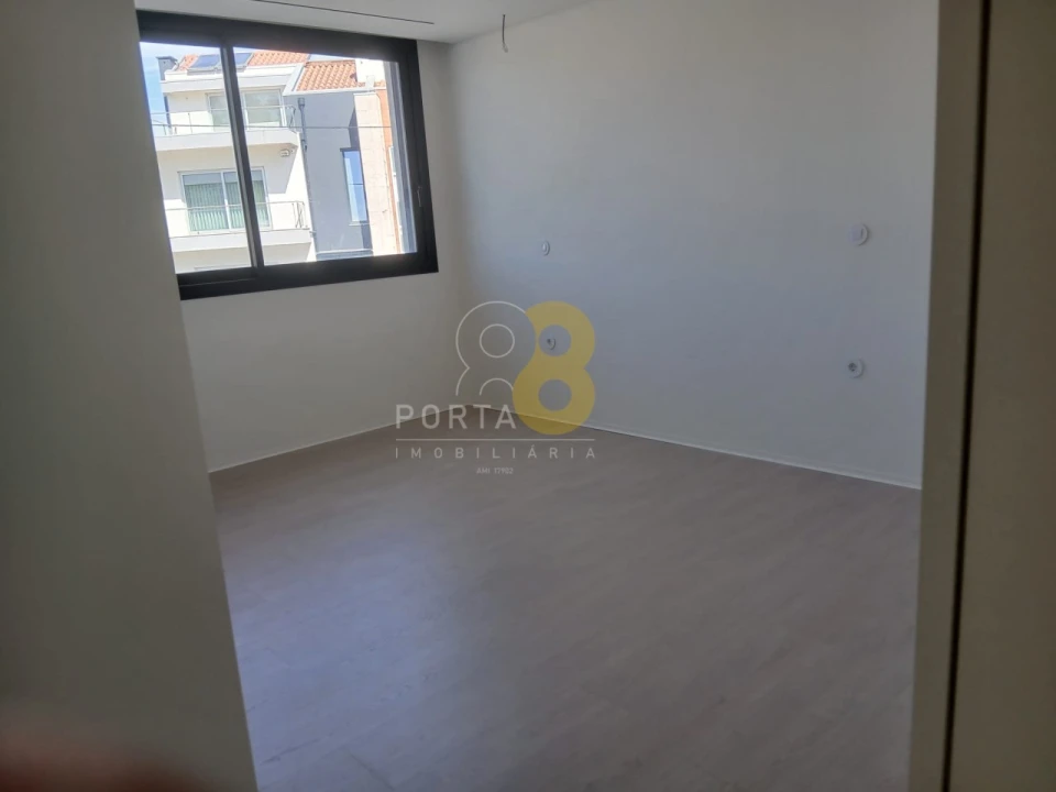 Moradia T4 para Venda em Madalena Foto 14