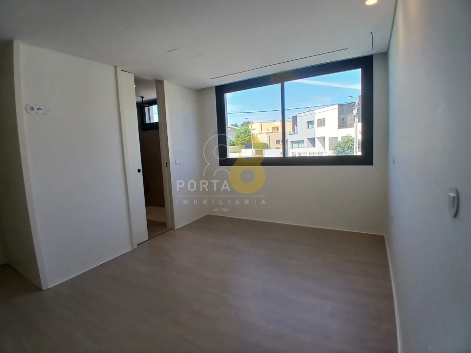 Moradia T4 para Venda em Madalena Foto 19