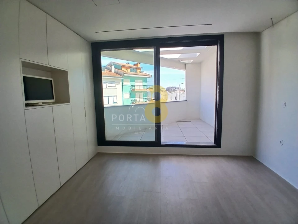 Moradia T4 para Venda em Madalena Foto 20