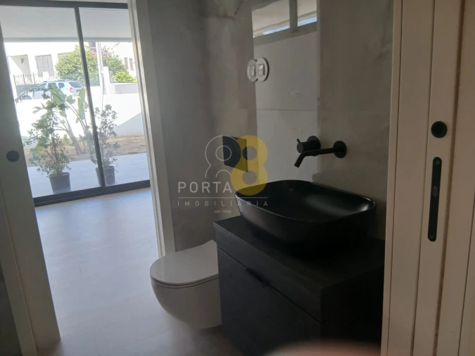 Moradia T4 para Venda em Madalena Foto 32