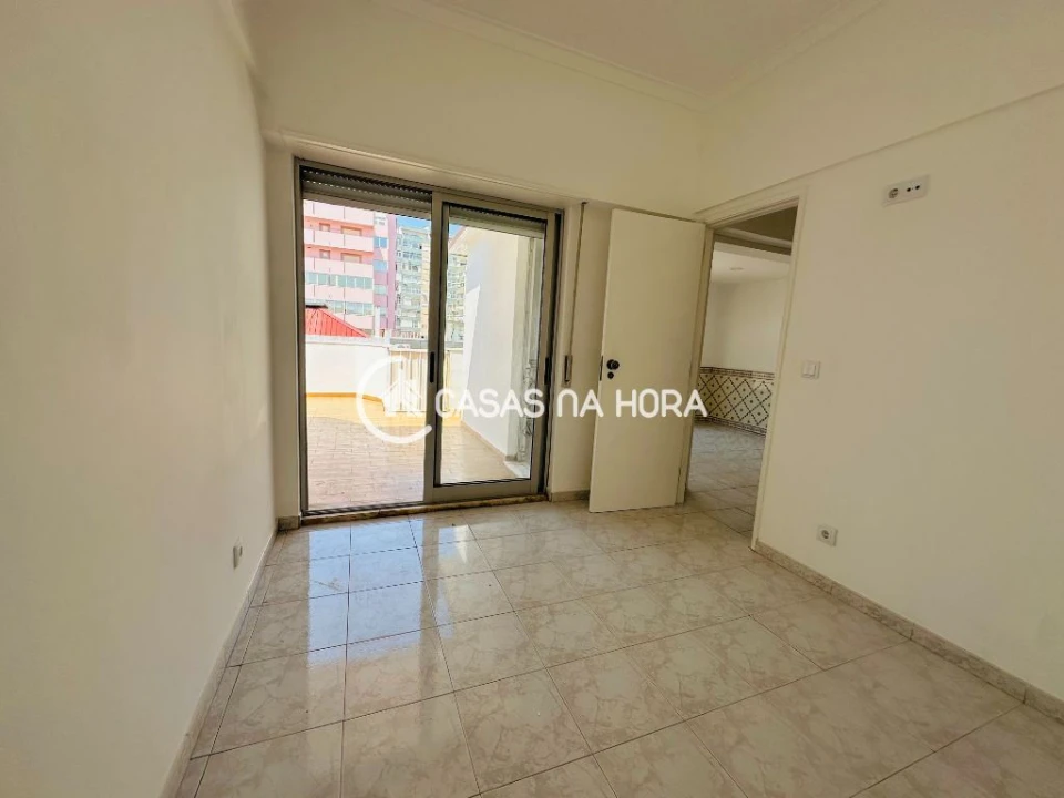 Apartamento T2 para Arrendamento em Almada, Cova da Piedade, Pragal e Cacilhas Foto 8