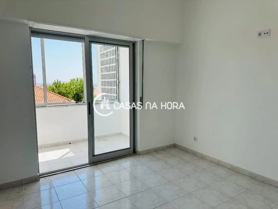 Apartamento T2 para Arrendamento em Almada, Cova da Piedade, Pragal e Cacilhas Foto 12