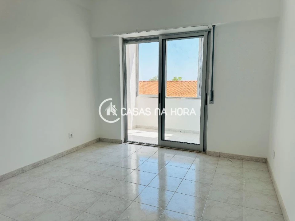 Apartamento T2 para Arrendamento em Almada, Cova da Piedade, Pragal e Cacilhas Foto 13