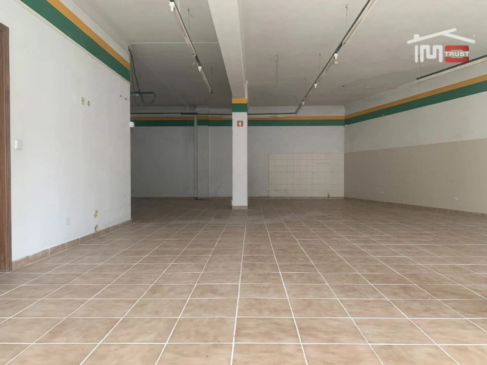 Loja para Arrendamento em Mira de Aire Foto 1