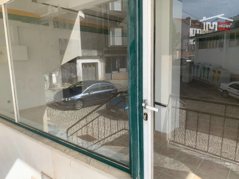 Loja para Arrendamento em Mira de Aire Foto 3