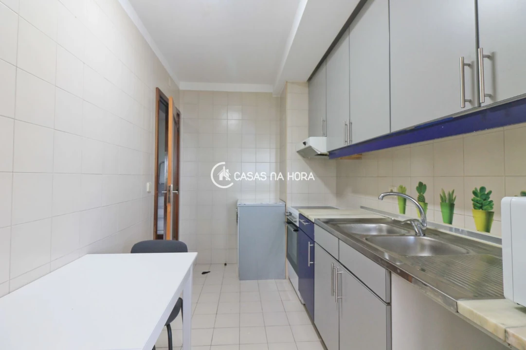 Apartamento T2 para Arrendamento em Ramalde Foto 4