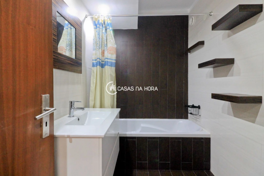 Apartamento T2 para Arrendamento em Ramalde Foto 6