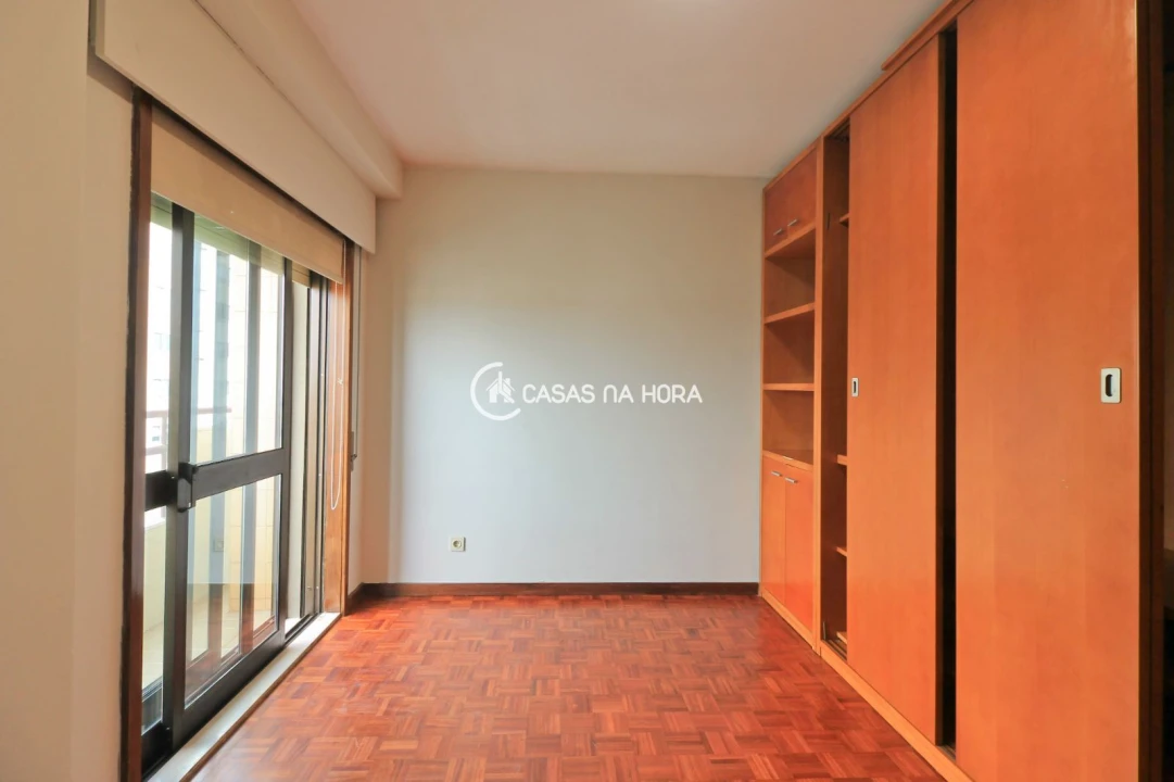 Apartamento T2 para Arrendamento em Ramalde Foto 9