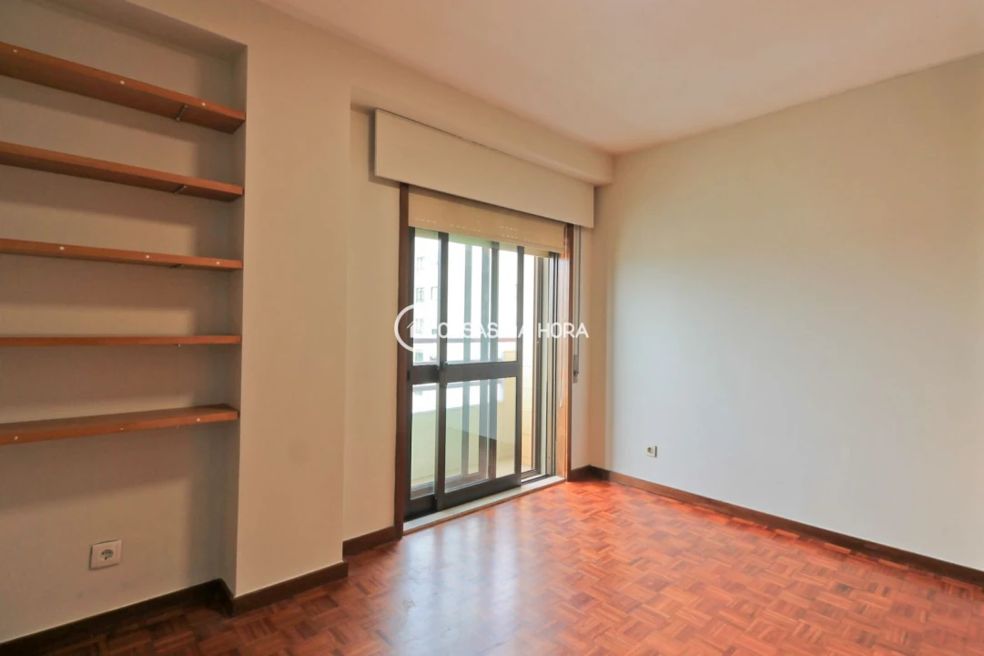 Apartamento T2 para Arrendamento em Ramalde Foto 21