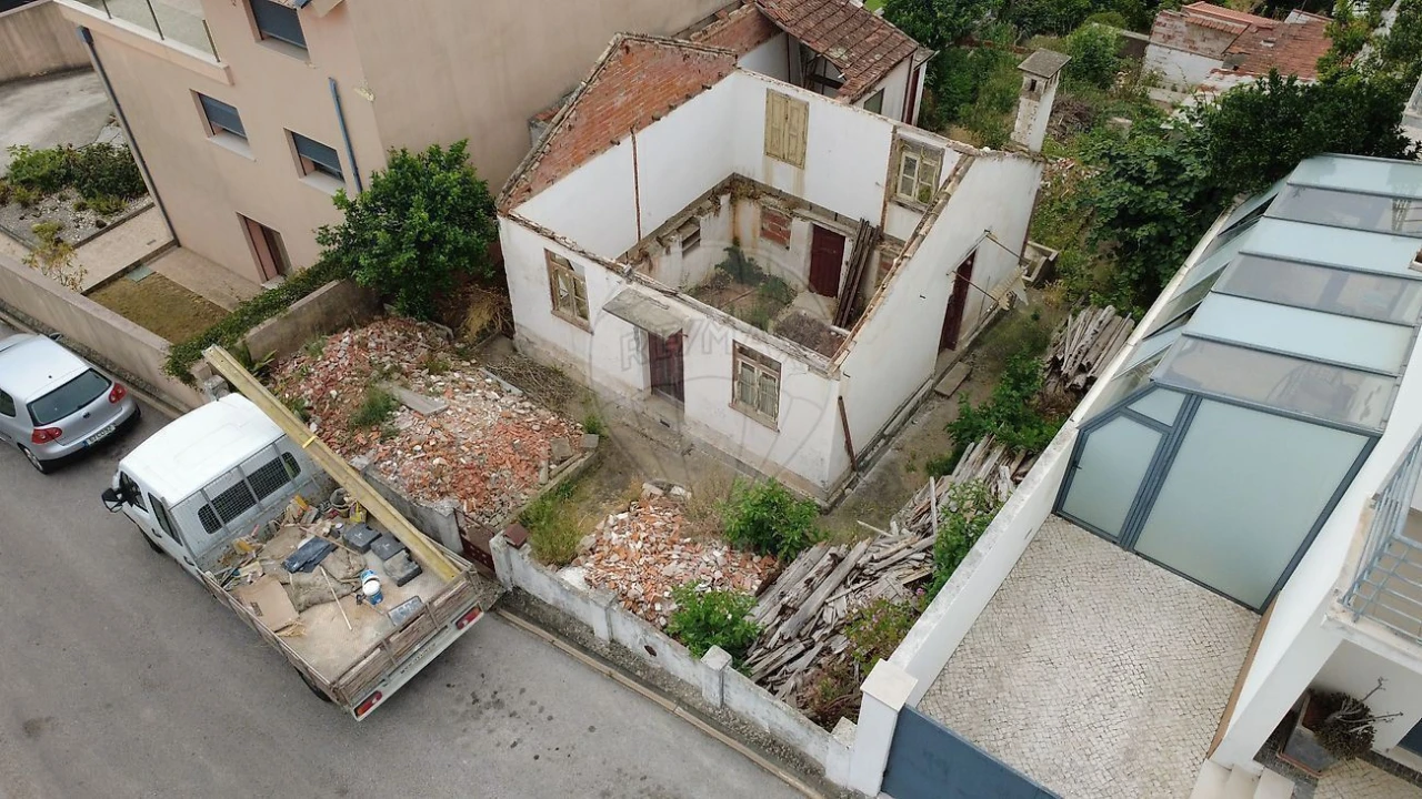 Moradia T3 para Venda em Santo Antonio dos Olivais Foto 4