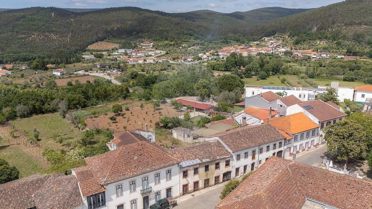 Moradia T4 para Venda em Vila Nova do Ceira Foto 2