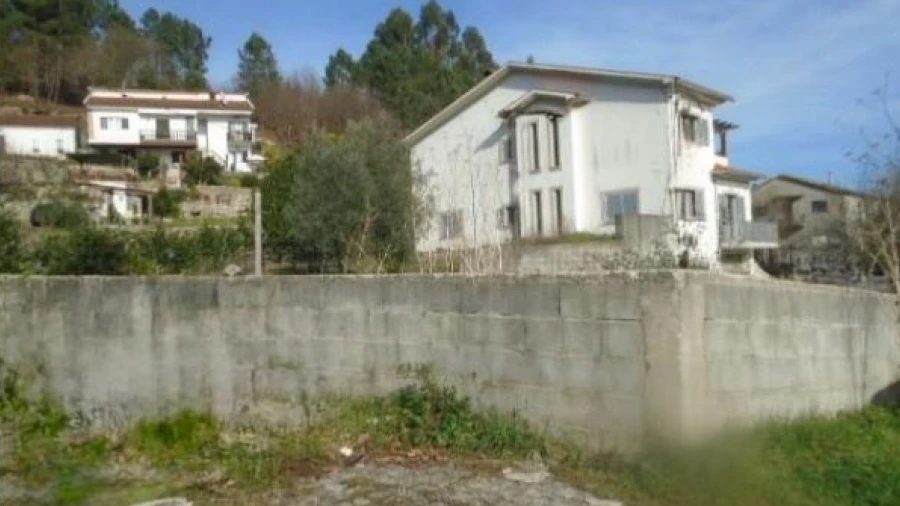 Moradia T4 para Venda em Castro Daire