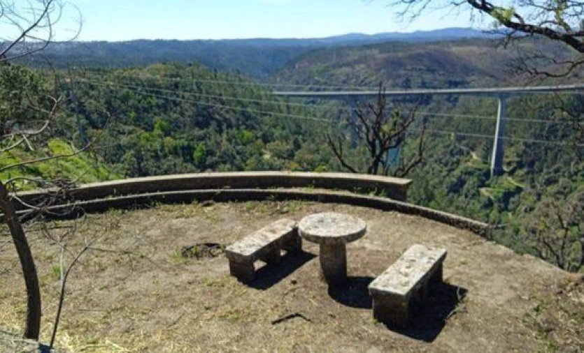 Moradia T6 para Venda em Pedrogão Pequeno Foto 3