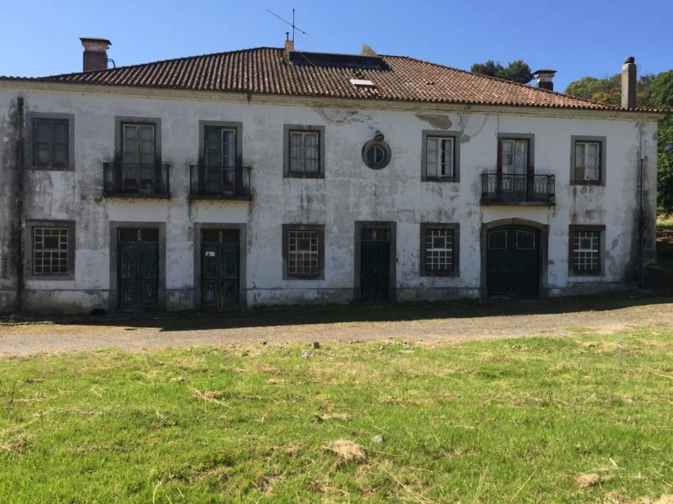 Prédio para Venda em Algés, Linda-A-Velha e Cruz Quebrada-Dafundo Foto 1