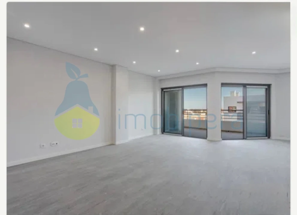 Apartamento T3 para Venda em Quelfes Foto 3