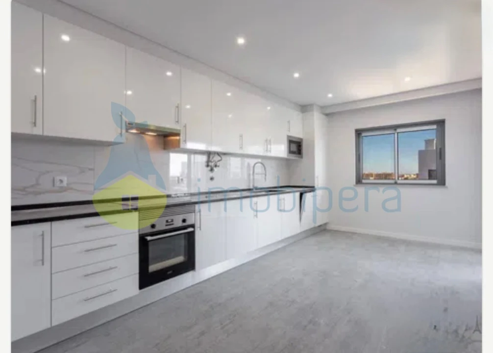 Apartamento T3 para Venda em Quelfes Foto 5