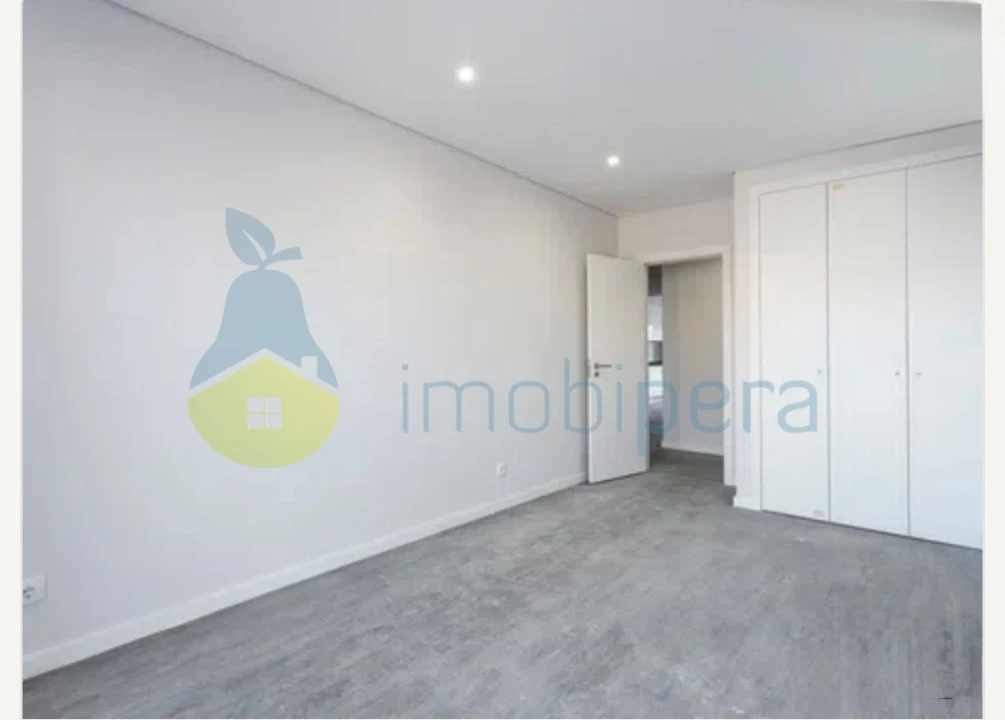 Apartamento T3 para Venda em Quelfes Foto 9