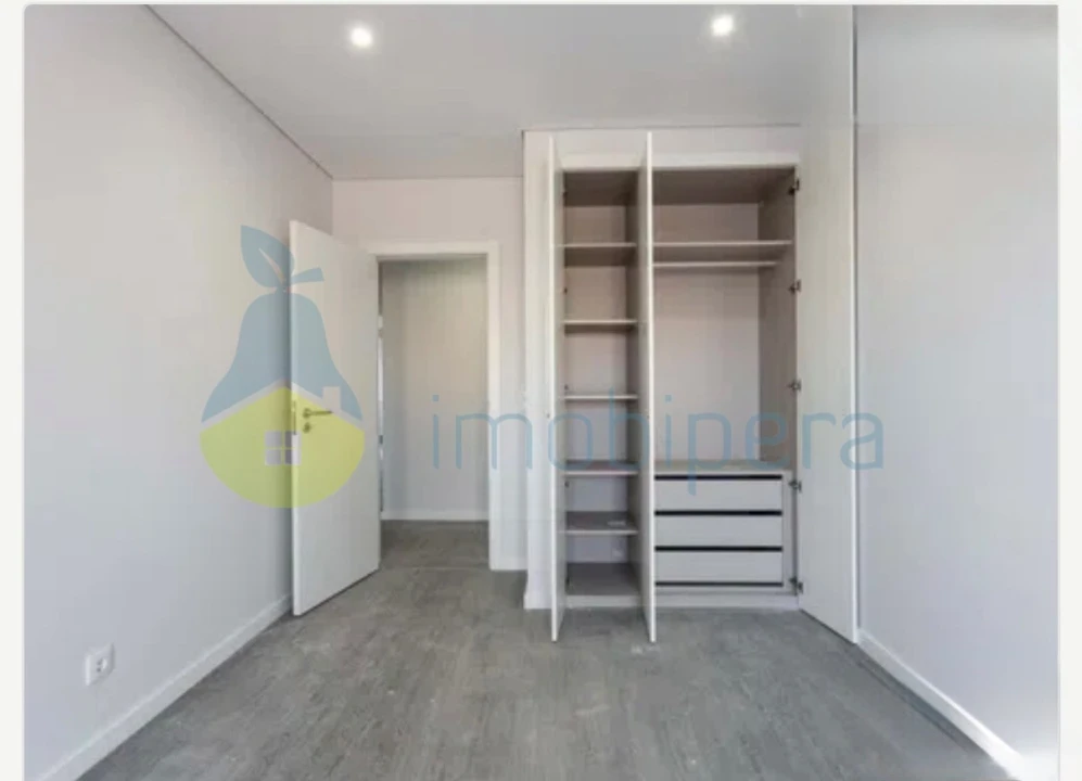 Apartamento T3 para Venda em Quelfes Foto 10