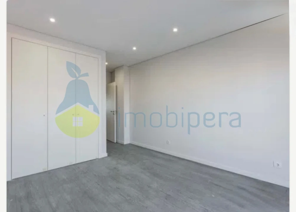 Apartamento T3 para Venda em Quelfes Foto 15
