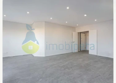 Apartamento T3 para Venda em Quelfes