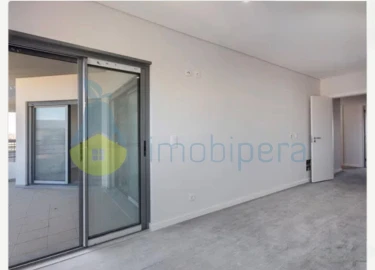 Apartamento T3 para Venda em Quelfes