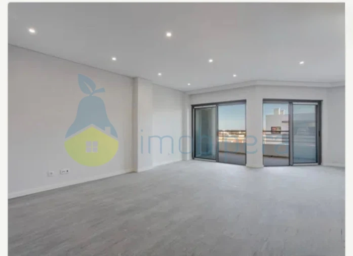 Apartamento T3 para Venda em Quelfes Foto 3