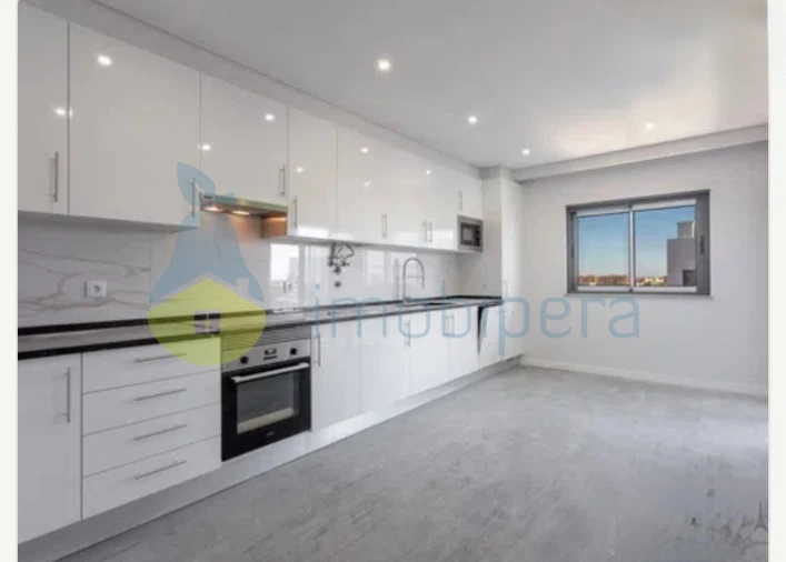 Apartamento T3 para Venda em Quelfes Foto 5