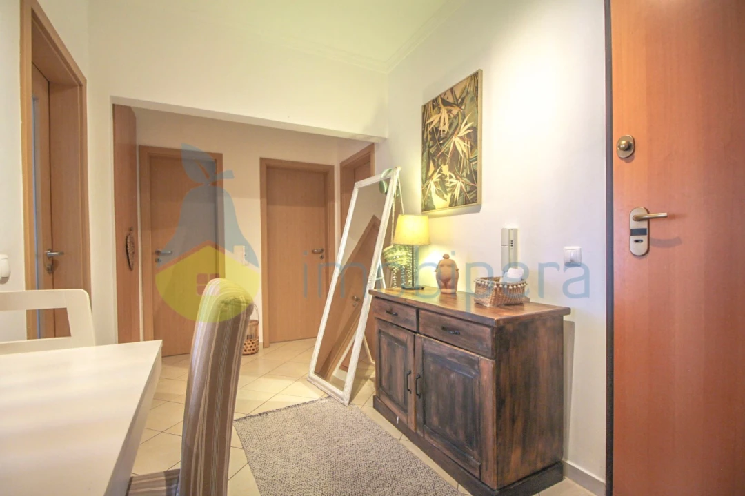 Apartamento T2 para Venda em Ferreiras Foto 4