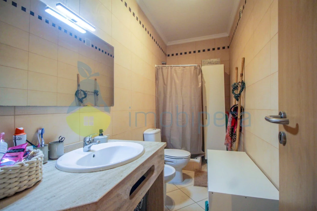 Apartamento T2 para Venda em Ferreiras Foto 6