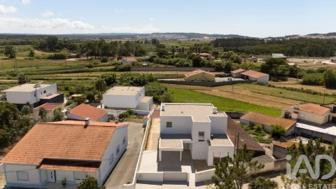Moradia T4 para Venda em São Martinho do Porto