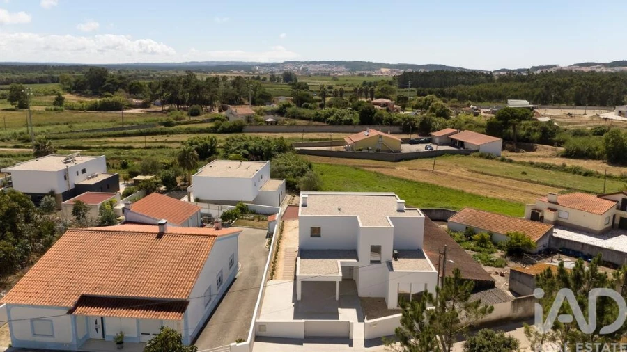 Moradia T4 para Venda em São Martinho do Porto Foto 3