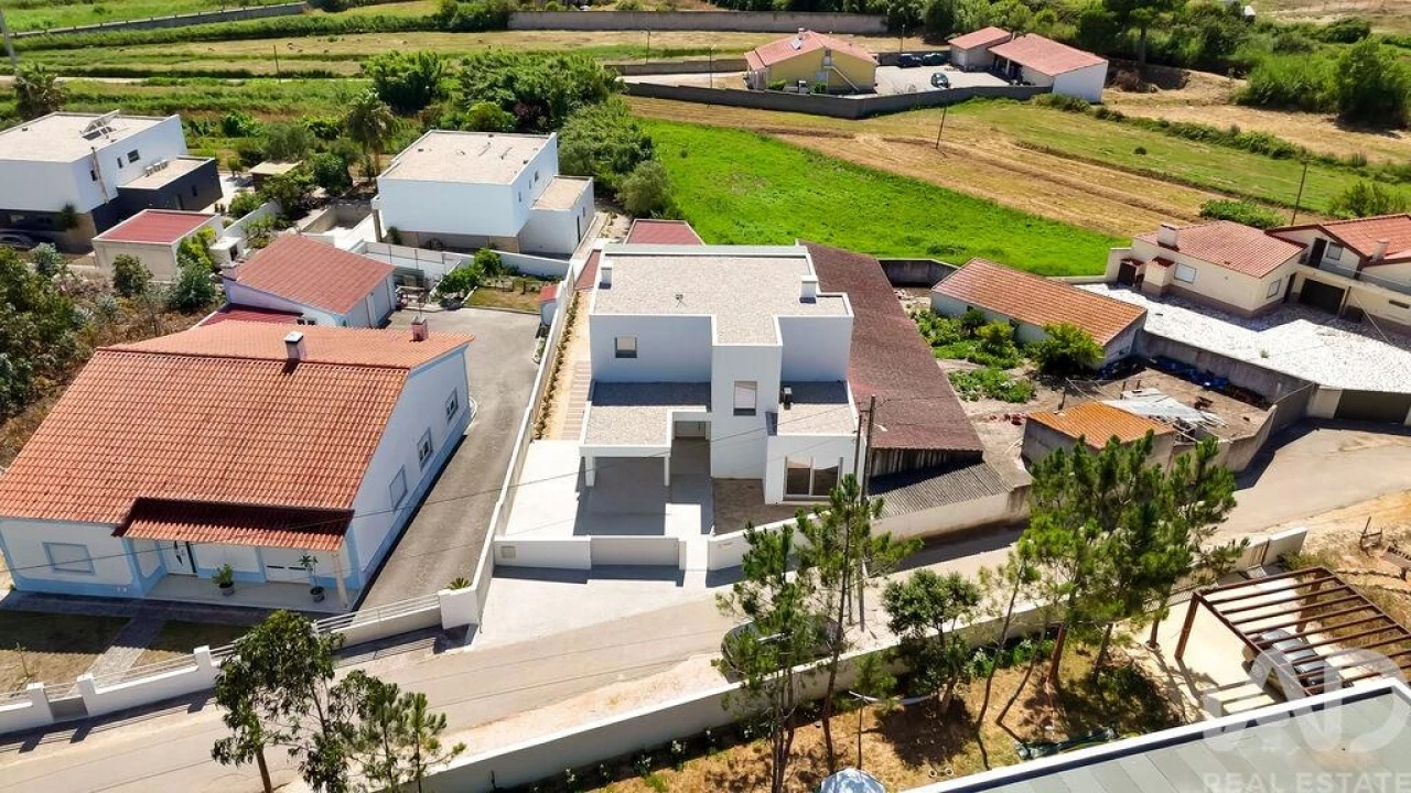 Moradia T4 para Venda em São Martinho do Porto Foto 1